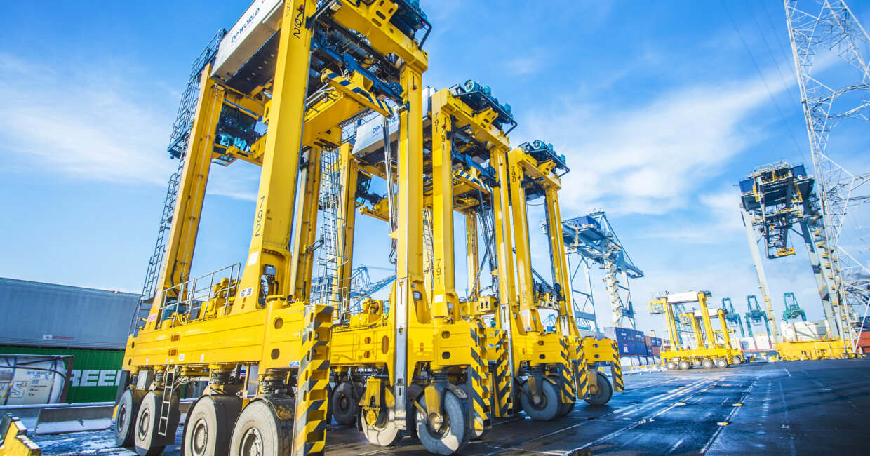 Carrying terminals towards a more eco-efficient future with hybrid straddles